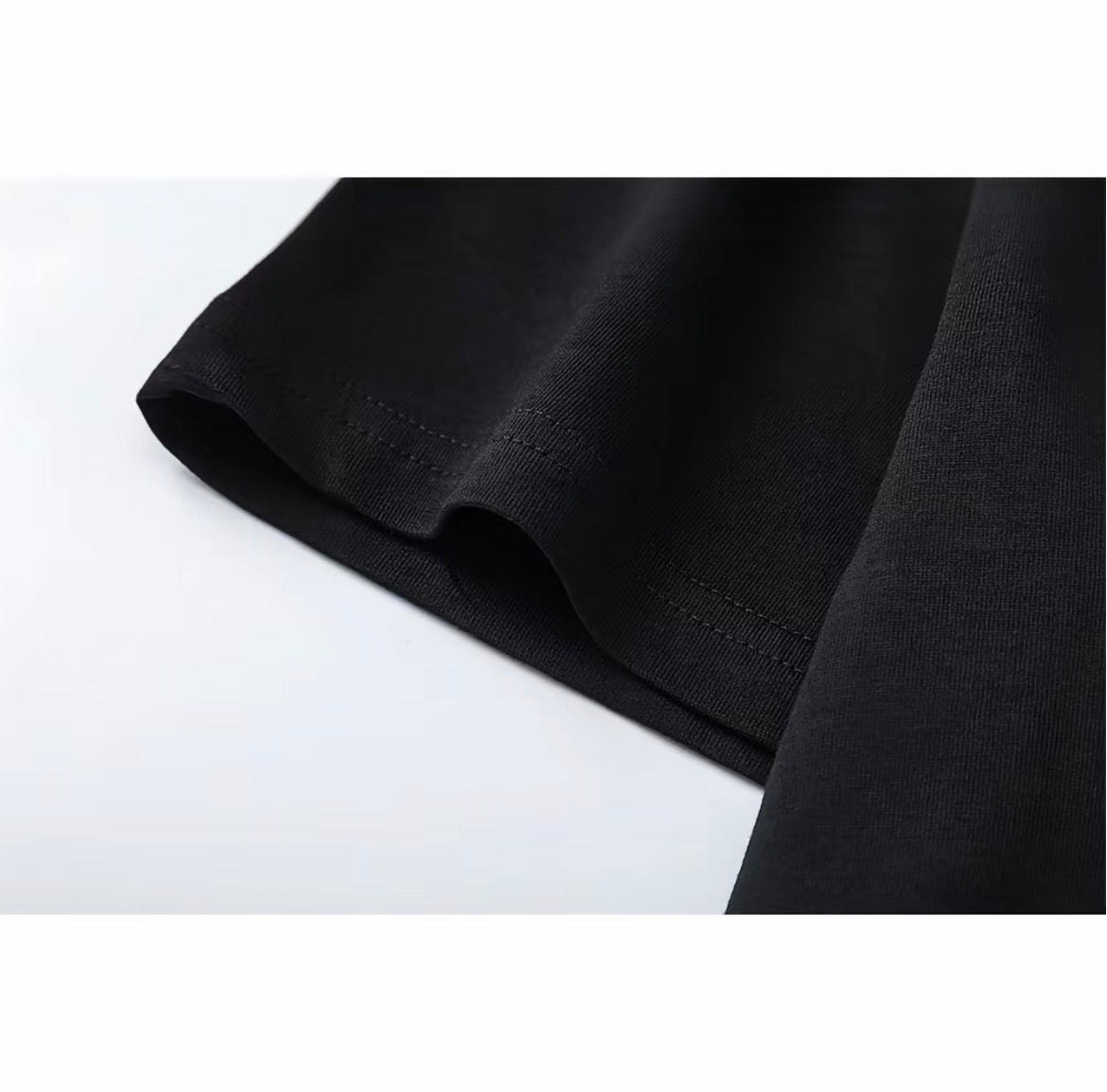 Syna Oversize Tag Tee – Black - Central cee
